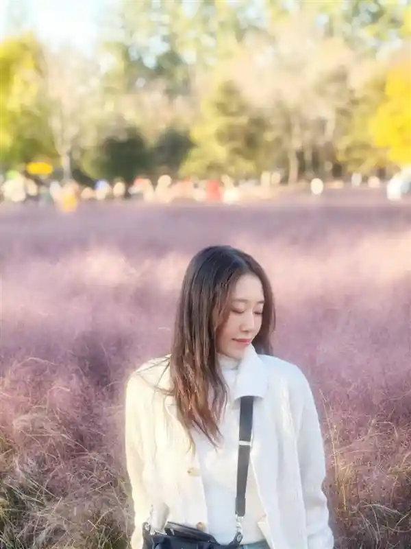 [匠心独运：美女产品经理重塑OPPO Find X8 Ultra，开启美学新纪元]