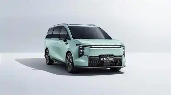 2025款上汽大通MAXUS大家7超混：开启新能源时代，畅享无忧回家之旅