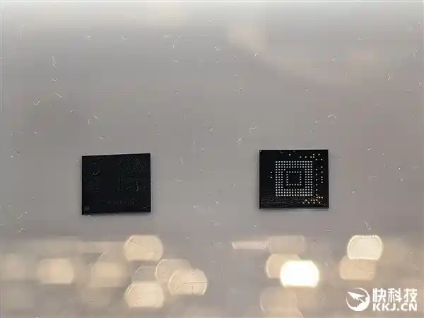 长江存储颠覆传统：推出0.85毫米超薄1TB晶栈4.0 UFS 4.1芯片