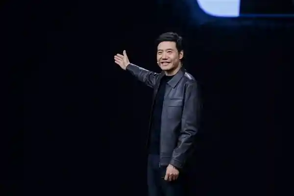 雷军揭秘：小米内部工作秘辛曝光，揭秘他的神秘工作身份!