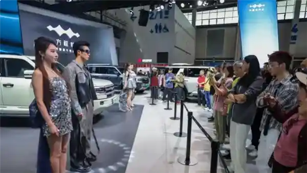 2025海南国际车展惊现惊艳哪吒车模，独具创意引爆全场眼球