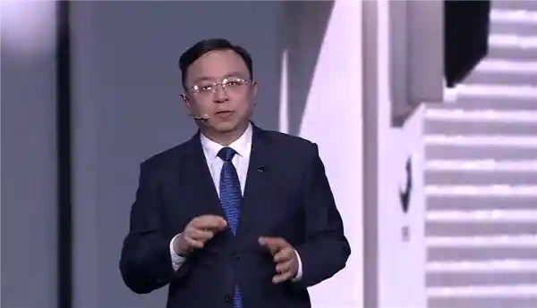 比亚迪王传福：中国汽车重塑三座支柱，发动机、变速箱、底盘不再是瓶颈