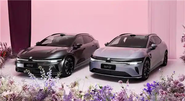 紫耀未来：极氪007GT小姐姐座驾惊艳来袭