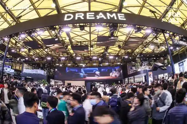热力革命来袭！追觅H40 Ultra旗舰洗地机携85°C热水溶污科技闪耀AWE 2025