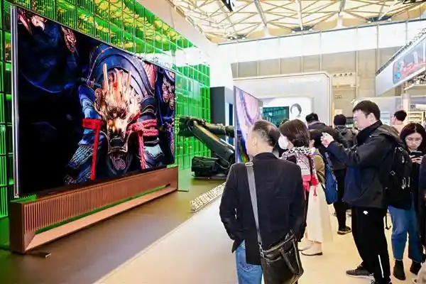 《巨幕新纪元：海信116英寸RGB-Mini LED惊艳亮相上海AWE》