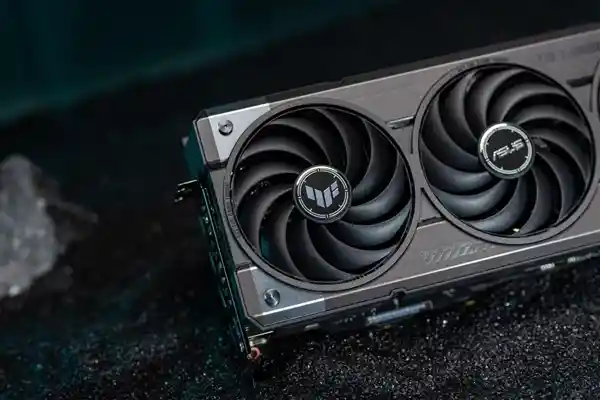 🔥春日电竞狂欢！华硕RTX 5070Ti显卡引爆性能狂潮