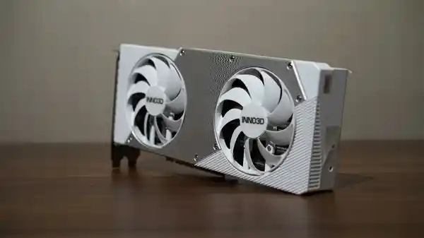 《寒霜尤物惊艳登场！RTX 5070映雪OC深度评测》