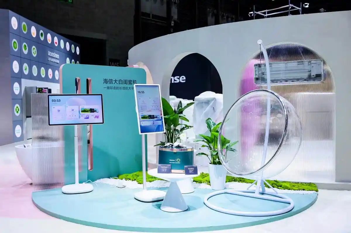 《全能神器来袭！海信大白闺蜜机X8 Pro一机多用，重新定义家庭娱乐新标准》