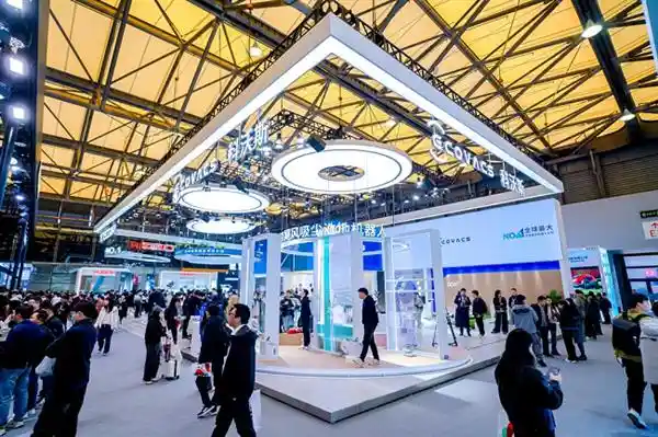 《十年领跑，科沃斯引领AWE2025：扫地机器人市场掀起新风暴》