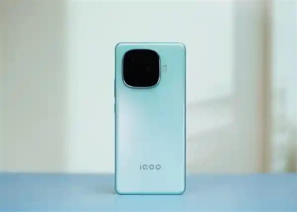 性能爆表续航无忧！iQOO Z10 Turbo Pro搭载骁龙8s至尊版与7000mAh巨无霸电池震撼来袭