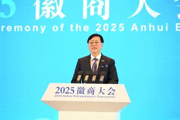 《杨元庆：中国企业出海需深扎中国制造根基》