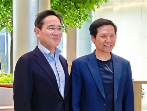 《三星李在镕到访小米，与雷军共饮五瓶红酒的破冰之夜》