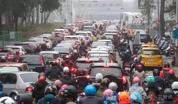 《揭秘台积电工程师的超燃日常：清晨7点35分出发，24小时热血待命》