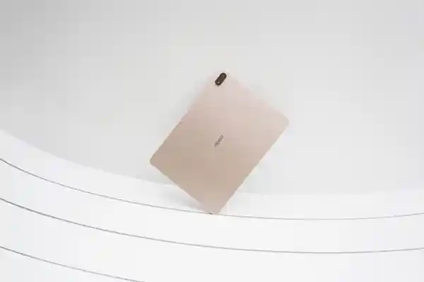 《首发骁龙8 Ultra！OPPO Pad 4 Pro真机曝光：果味爆棚视觉系旗舰》