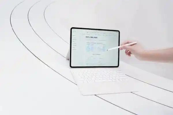 《首发骁龙8 Ultra！OPPO Pad 4 Pro真机曝光：果味爆棚视觉系旗舰》