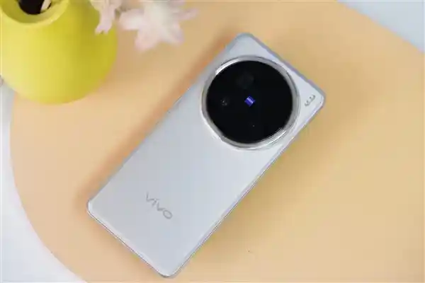 《性能怪兽降临！vivo X200s首发天玑9400+打造最强旗舰》