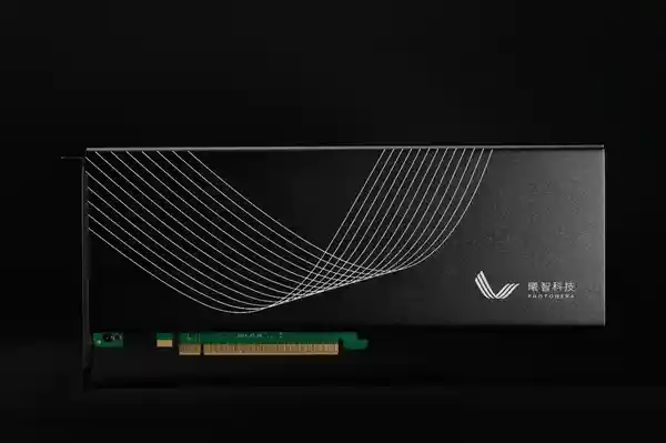 《光速级突破！曦智科技发布全新光电混合计算卡： redefine computing未来》