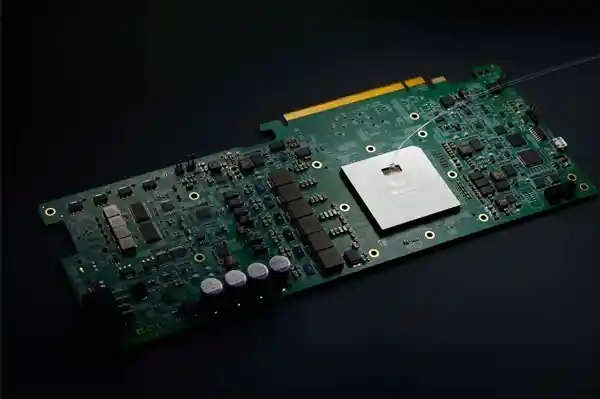 《光速级突破！曦智科技发布全新光电混合计算卡： redefine computing未来》