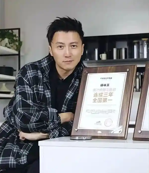 谢霆锋抖音卖烤肠四年狂揽15亿，连续三年霸榜销量王！
