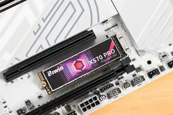 《SM2508加持！佰维X570 PRO PCIe 5.0性能爆表，堪称新一代存储神器》