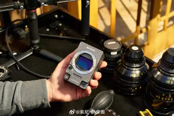 《从8.6K到小而美：索尼全画幅CMOS传感器革新之作》