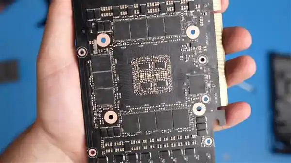 《RTX 4090拆解测评：音浪狂袭，耳朵hold得住吗？》