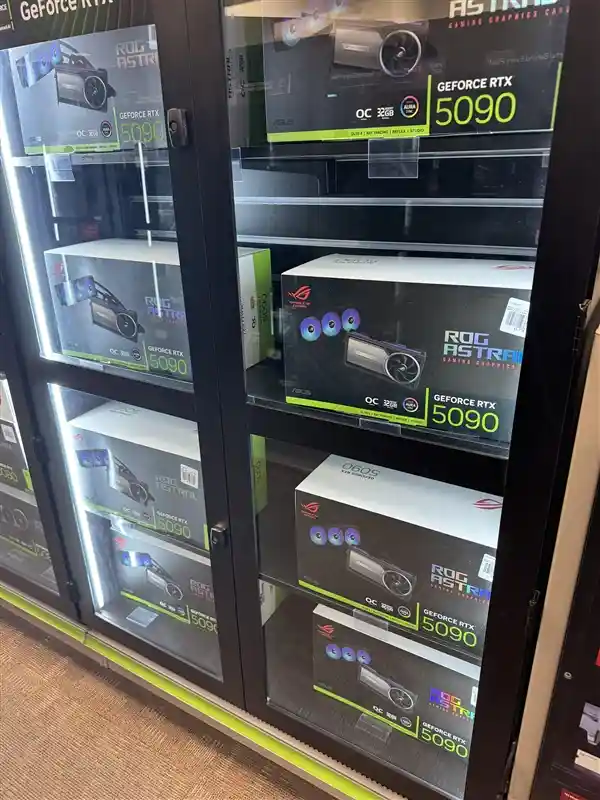 《RTX 5090缺货？不！是身价暴涨，直逼天价翻倍》