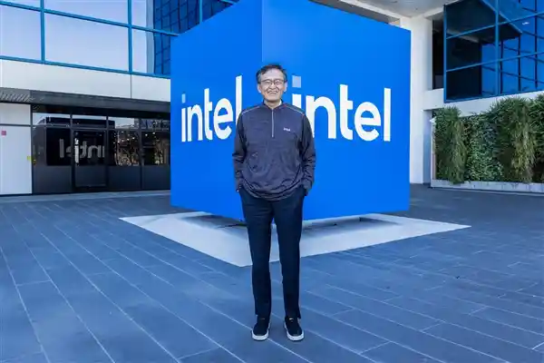 《Intel CEO伦睿安：AI硬件领域直指NVIDIA，展开巅峰对决！》