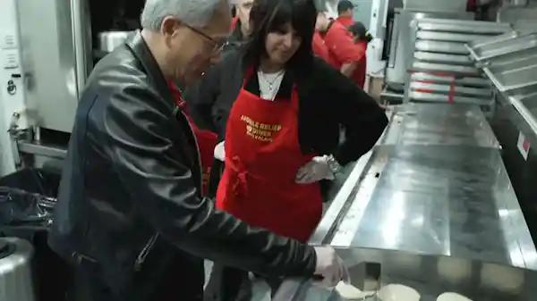 黄仁勋的天才早餐来了！超值5美元开售，真·科技大佬的日常