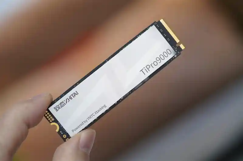 《长江存储致态TiPro9000 4TB SSD：大容量与高速度的性能革命》