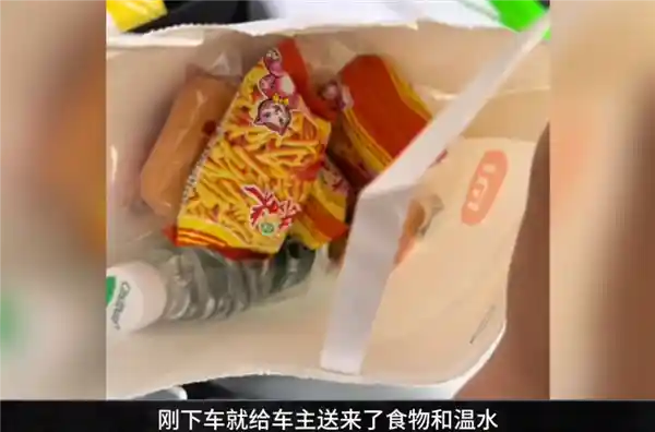 小米SU7 Ultra车主爆料交付当天就爆胎，友商售后遭质疑，车主回应