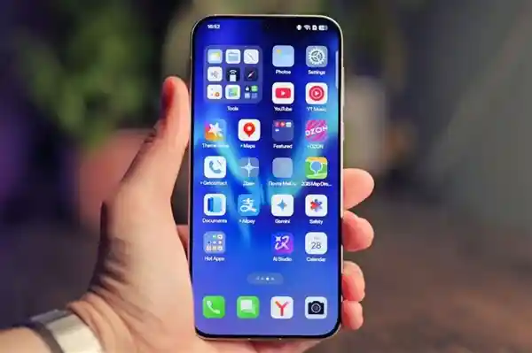 OPPO Find X8 Ultra一亮相，经销商惊叹：极致之美令人心动