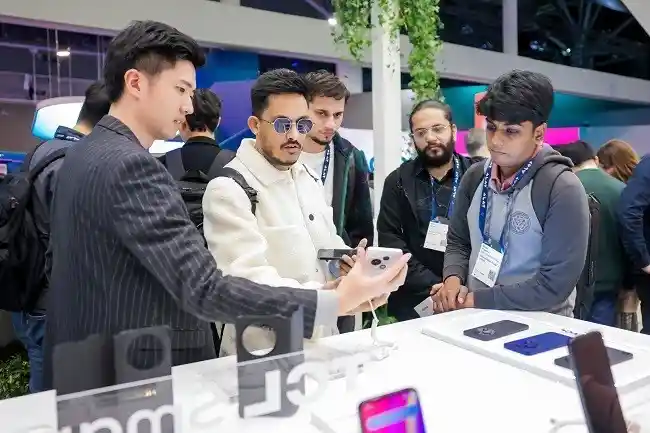 TCL实业亮相MWC 2025，全新智能移动通讯产品引领科技风潮