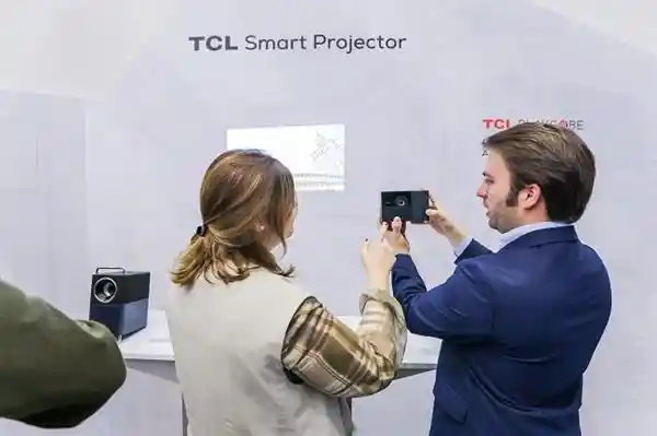 TCL实业亮相MWC 2025，展示领先智能移动通讯产品