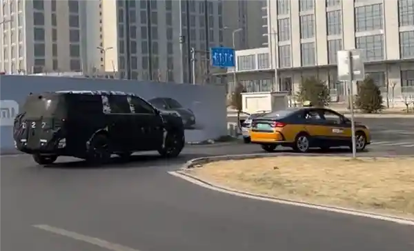 [未来已来！小孩哥呼吁雷军打造理想家用车：官方确认已在密测，2026年即将震撼发布]