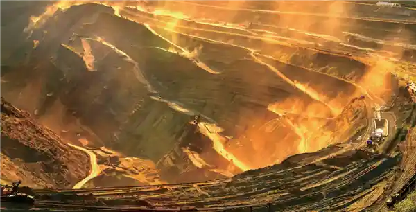 118年开采！亚洲最大露天煤矿掀开百米厚煤层，揭秘古代植物的神秘归宿