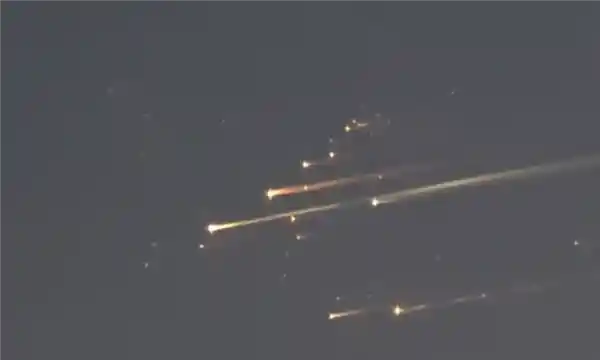 SpaceX星舰第八次试飞再次失败！空中绽放烟花，现场再现壮观爆炸
