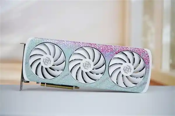 探索索泰RTX 5070 XGAMING OC显卡的活力绽放！