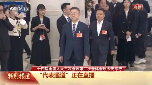 何小鹏首次走上AI热点，引发热议：路刚开始，风景不错