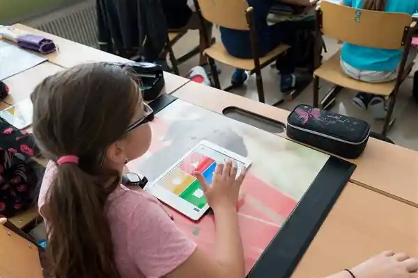 【2025年秋季起，北京中小学全面开设人工智能课程！】