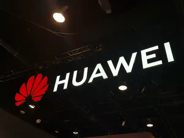 《华为财报惊艳亮相：AI云服务狂飙6倍，手机终端销量节节攀升，一年净赚626亿的秘密》