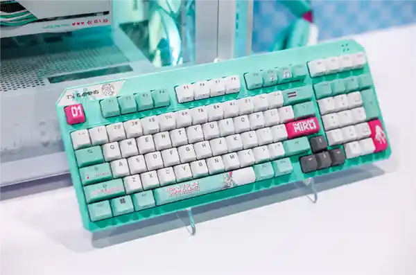 震撼发布！ROG与初音未来跨界联动，全新外设惊艳登场