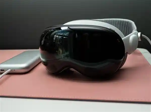 苹果Vision Pro：智能续命计划的新篇章