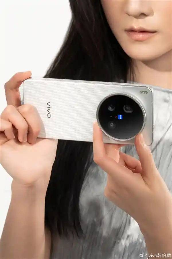 [vivo X200 Ultra全系配色真机曝光：旗舰美学新高度]