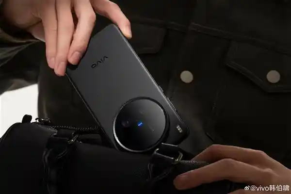 [vivo X200 Ultra全系配色真机曝光：旗舰美学新高度]