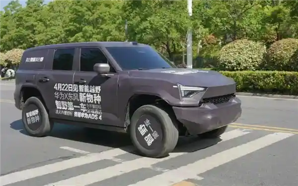 《东风猛士全新车型谍照流出！首发搭载华为ADS 4.0：颠覆战场规则》