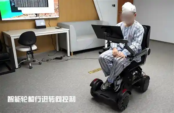 《打破次元壁！脑机接口助力19岁癫痫少年用意念畅玩〈王者荣耀〉与〈黑神话：悟空〉》
