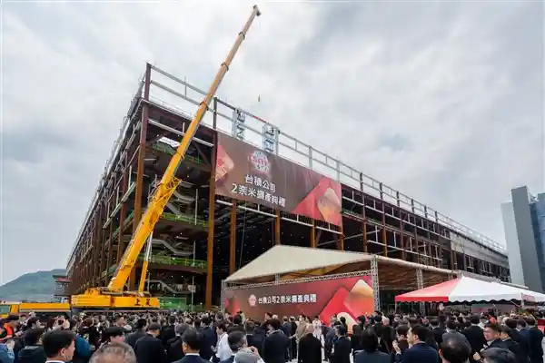 《超越台积电！Intel锁定1.4nm制程，神秘突破引领芯片新纪元》