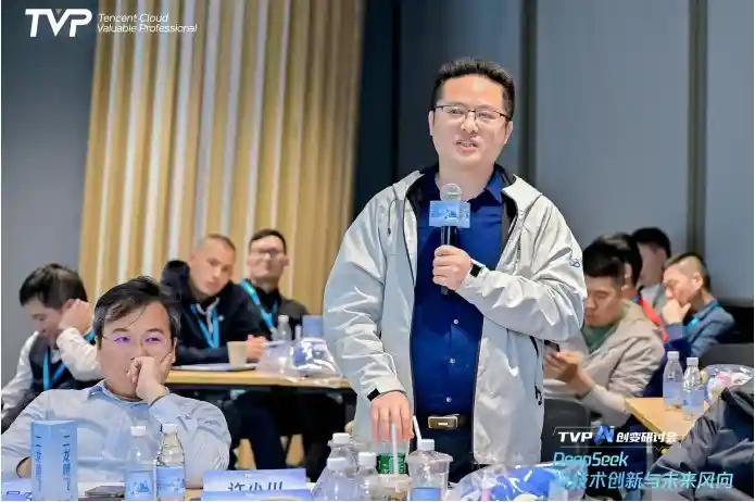 《深窥AI未来：DeepSeek落地实录与腾讯云的破局之道》