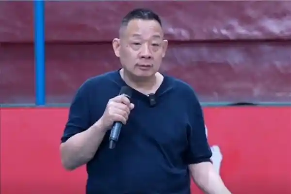 永辉高管谈调改方案，于东来怒怼：月赚200万为何不给员工加薪？